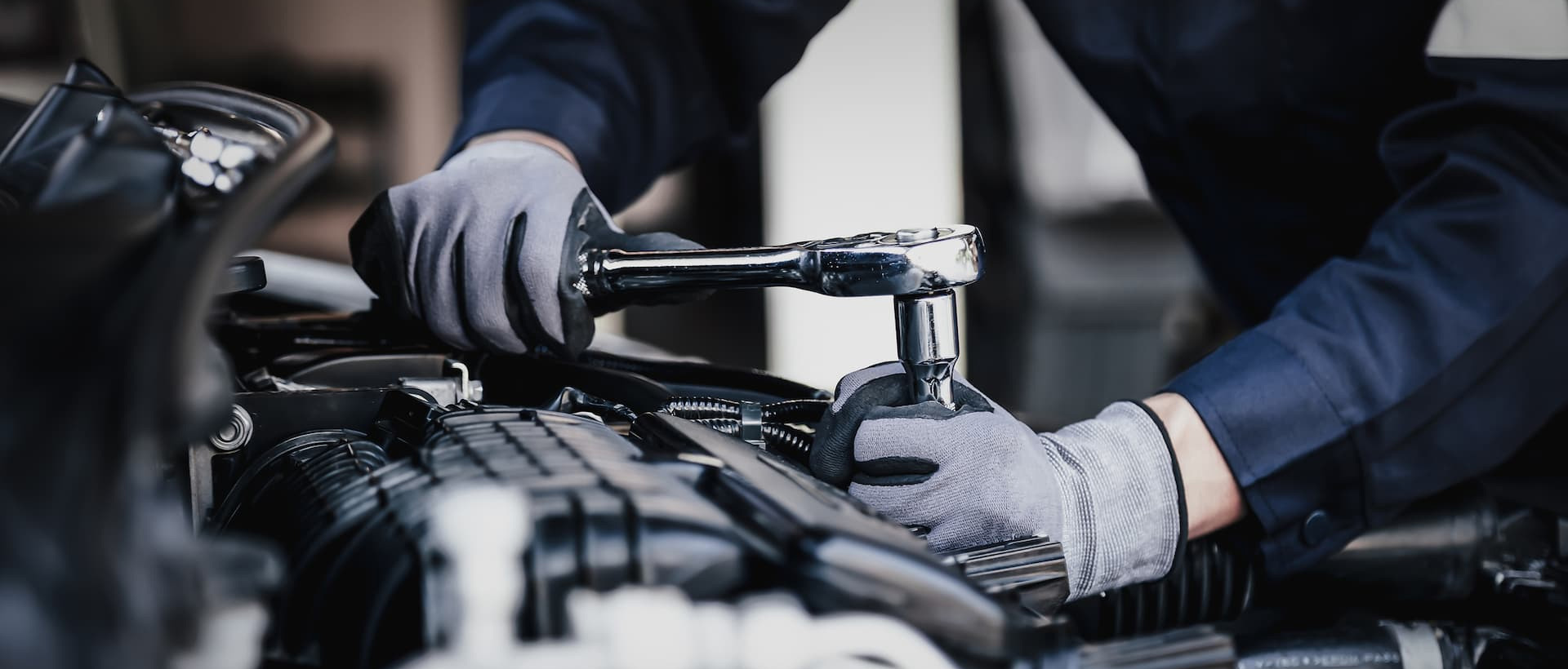 Automobil v dílně autoservisu Žák v Liberci